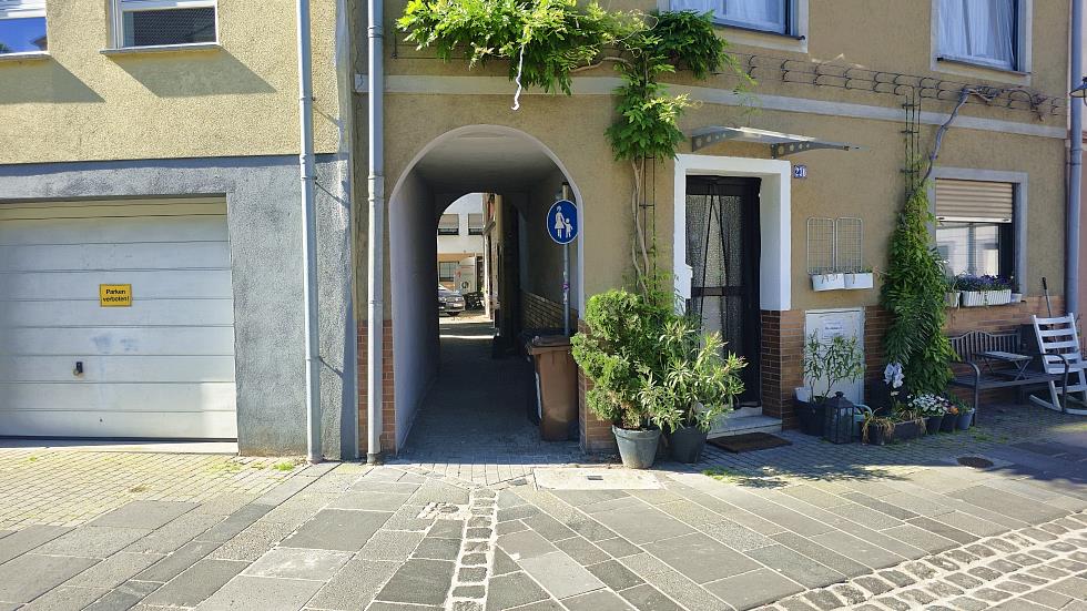 Durchgang Am Platz